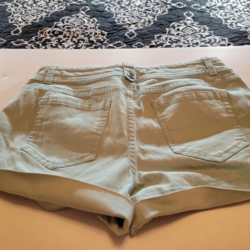 Life in Progress Denim Shorts - Picture 11 of 16